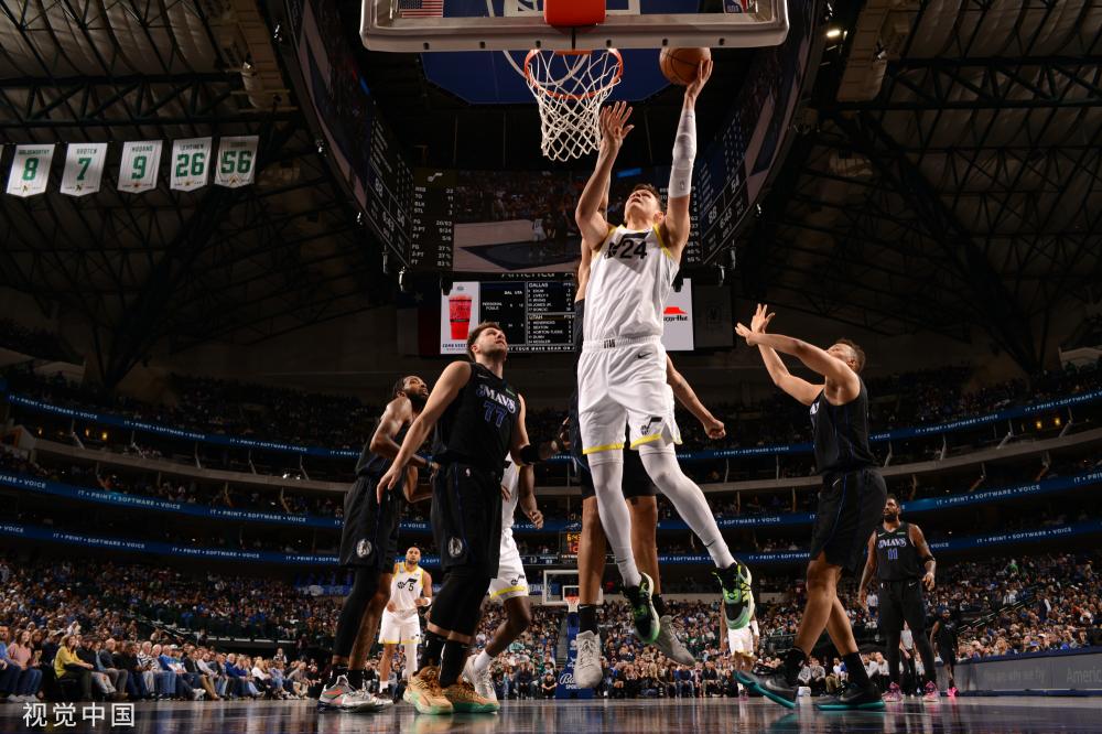 的表现抱有 的表现抱有